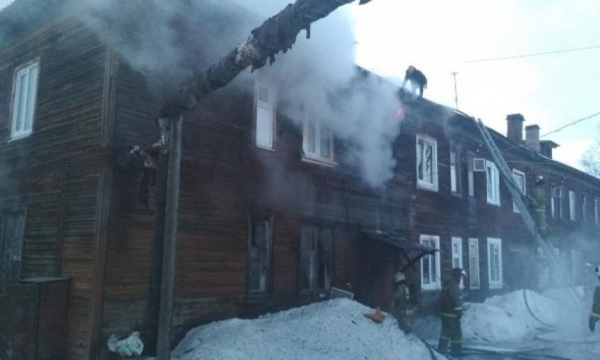 В Архангельске при пожаре в «деревяшке» погиб мужчина