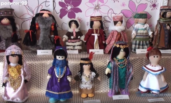 В Емецке собрали уникальную коллекцию кукол в национальных костюмах