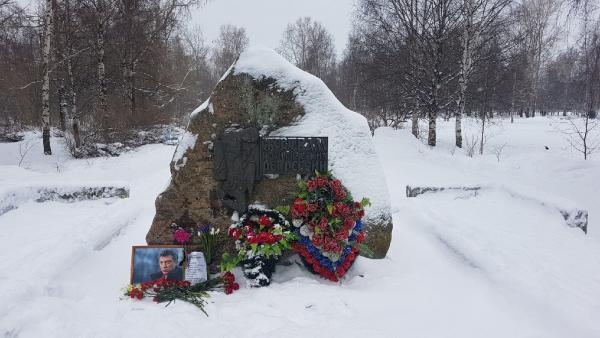 Архангелогородцы возложили цветы к памятнику жертвам политических репрессий