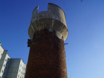 Подрядчик не торопится разбирать водонапорную башню в центре Архангельска