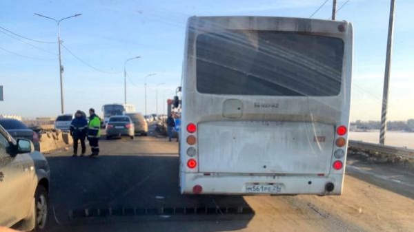 Две аварии сильно затруднили движение по Краснофлотскому мосту в Архангельске