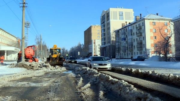В Архангельске из-за коммунальной аварии затоплен участок проспекта Ломоносова