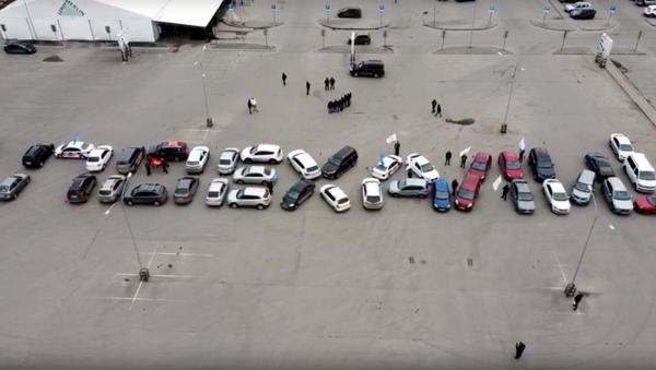 В Архангельске накануне 12 апреля автомобилисты устроили «космический» флешмоб