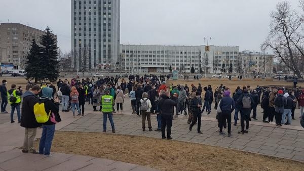 Архангелогородцы вышли на несанкционированную акцию на площадь Ленина