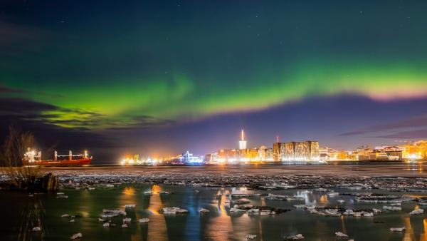Фотофакт: ночью над Архангельском вновь красовалось северное сияние 
