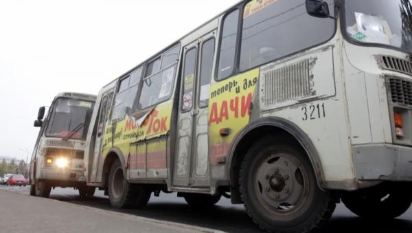 На кондукторов автобусов в Архангельске возложены дополнительные обязанности