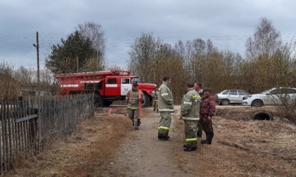 В Устьянском районе пожарные добровольцы отстояли дом, который хотел сжечь недоброжелатель
