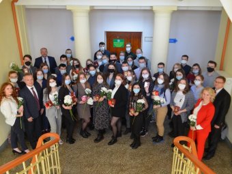 В Архангельске наградили студентов-медиков, боровшихся с коронавирусом