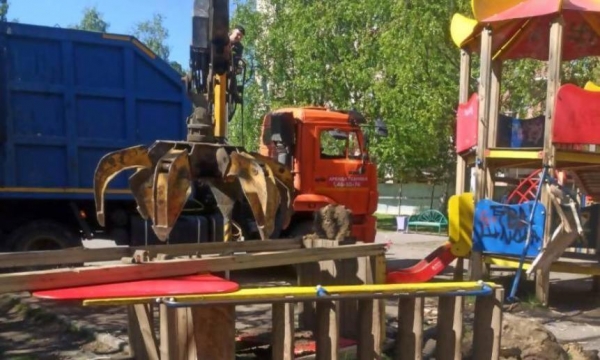 В Архангельске демонтировали детскую площадку на которой шестилетняя девочка получила серьёзные травмы