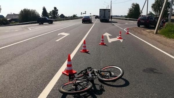 Юная велосипедистка погибла под колесами грузового автомобиля в Холмогорском районе