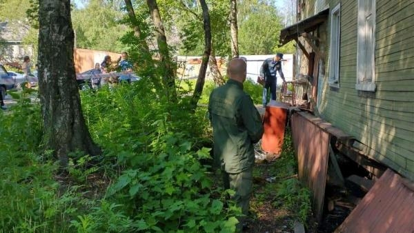 Второй за неделю деревянный дом в Архангельске сошел со свай