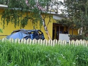 В Красноборске «Лада» врезалась в берёзу: водитель погиб, двое пассажиров в реанимации, ещё двое легко отделались