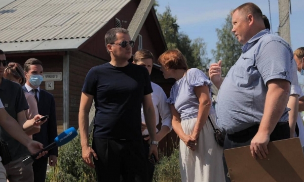 Александр Цыбульский посетил детский сад и встретился с семьями в Няндоме
