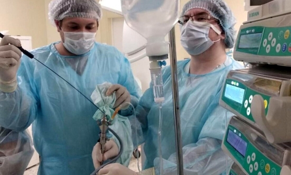 В архангельском перинатальном центре провели первую нейроэндоскопическую операцию новорождённому