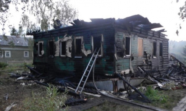 В Приморском районе полицейский спас мужчину из горящего дома