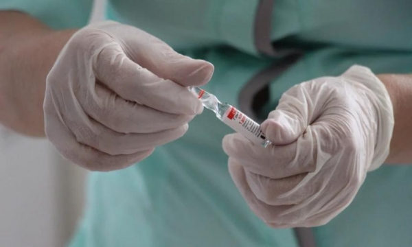На выплаты участвующим в вакцинации от COVID медикам выделили 7,8 миллиарда рублей