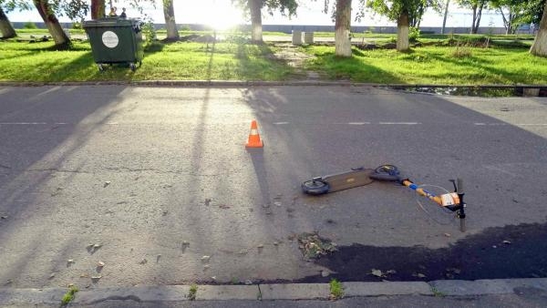 В Архангельске подросток на арендованном самокате сбил пешехода
