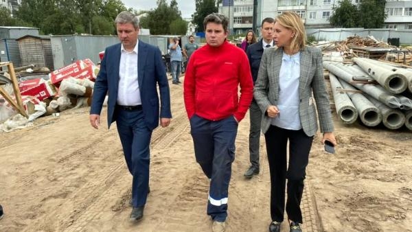 Застал врасплох: Дмитрий Морев не досчитался рабочих на стройке детского сада 