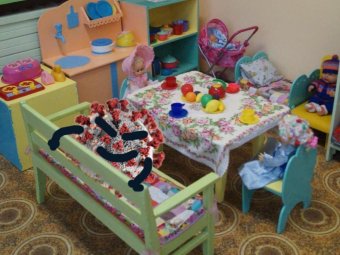 Непривитым от коронавируса родителям запретили посещать массовые мероприятия в детских садах Архангельска
