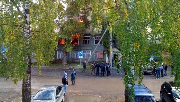 В Плесецке горело деревянное здание местной администрации