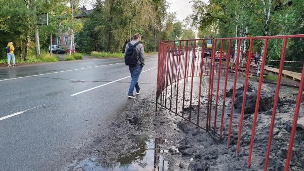 Новое разрытие в Архангельске представляет опасность для пешеходов