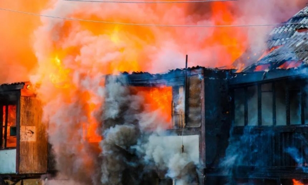 Боялись, что сгорит вся деревня: на острове под Архангельском произошёл серьёзный пожар
