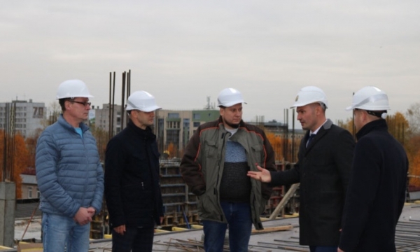 В Архангельске строящийся корпус детской областной больницы «вырос» с полутора до четырёх этажей