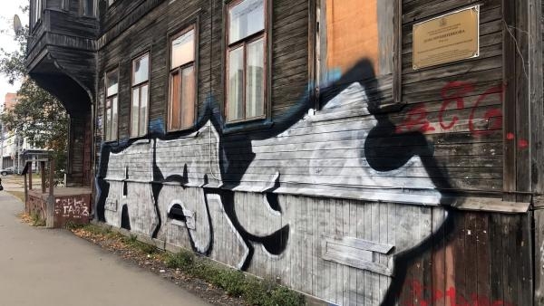 В Архангельске вандалы добрались до памятников архитектуры: хулиганов надо найти