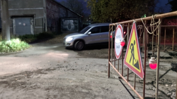 Разрытия и беспредел водителей: что происходит на улице Шубина в Архангельске