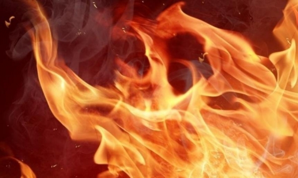 В Архангельске при пожаре в аварийной «деревяшке» погиб мужчина