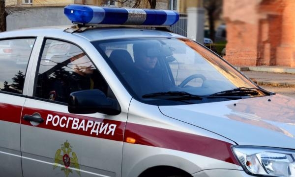 В центре Архангельска задержан мужчина, напавший с ножом на женщину 