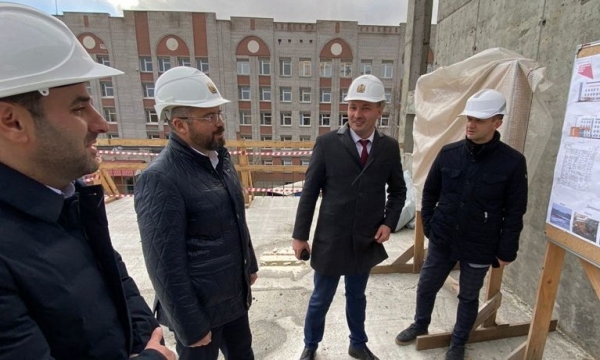 Власти Поморья контролируют строительство корпуса детской областной больницы и спортзала для Архангельского городского лицея