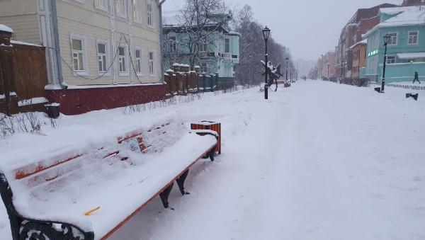 Над ликвидацией последствий снегопада в Архангельске работают 45 единиц техники