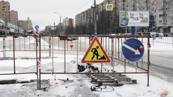 Из-за ремонта теплотрассы ограничено движение по улице Воскресенской в Архангельске