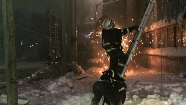 Крупный пожар на деревообрабатывающем предприятии произошел в Архангельске