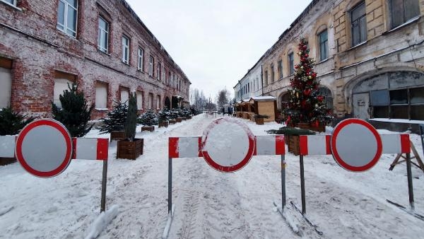 Фото: смотрим, как украшают Банковский переулок в Архангельске