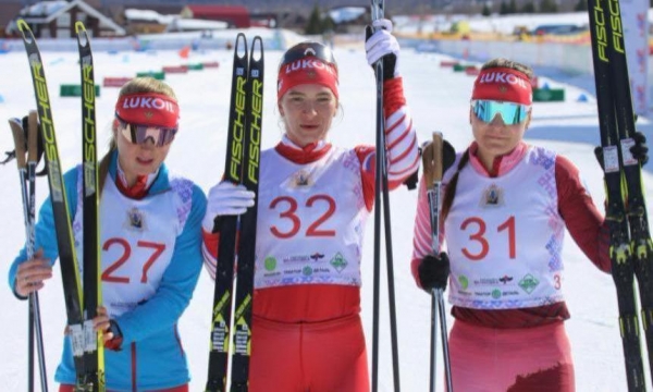 Представительница Поморья Наталья Непряева в составе сборной России победила в эстафете на этапе Кубка мира по лыжным гонкам
