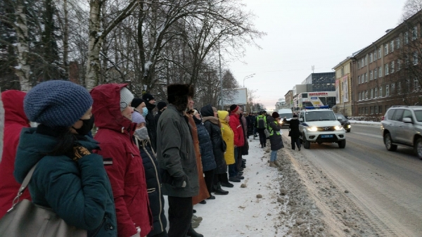 Несогласованная с властями акция против QR-кодов прошла в Архангельске
