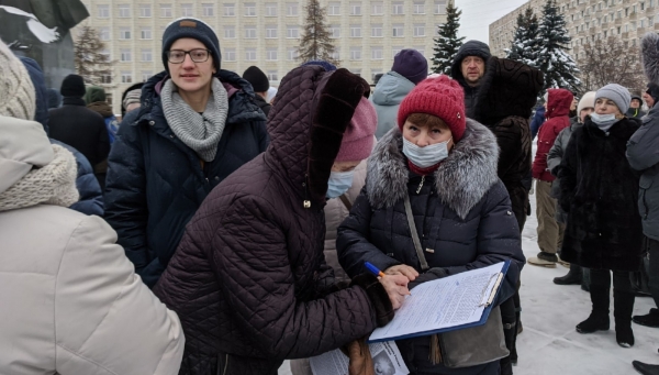 Несогласованная с властями акция против QR-кодов прошла в Архангельске