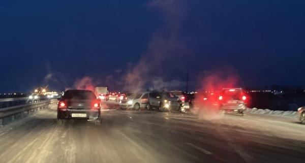 Утренние антирекорды: на подъезде к Архангельску два десятка машин попали в ДТП