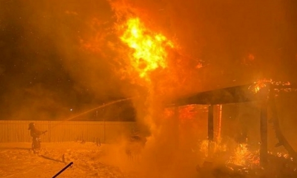 Под Архангельском сгорел частный двухэтажный дом