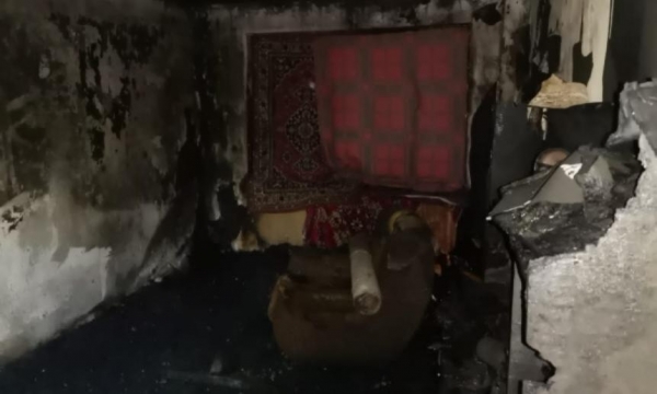В деревне под Архангельском из-за непотушенной сигареты загорелся панельный дом