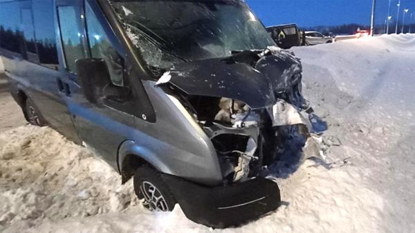 Более десяти человек пострадали в двух ДТП на трассе М8 в Архангельской области